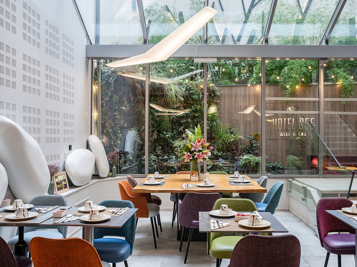 Verrière de petit-déjeuner d’un hôtel de la Collection Vesper